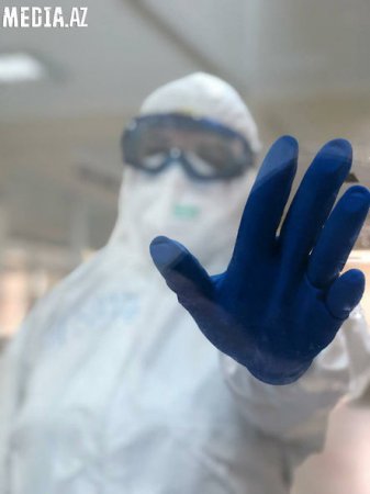 Bakıda pandemiya xəstəxanasının həkimi: “Rentgenə baxırsan, pasiyentin ağciyərləri, sadəcə, yoxdur” - FOTO A