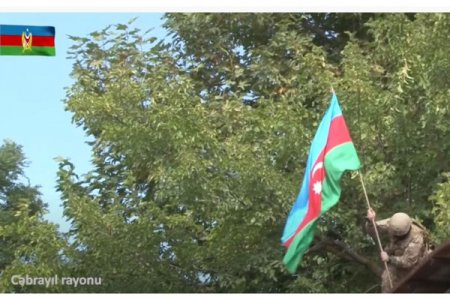 Azərbaycan əsgəri: “Bütün torpaqlarımızda üçrəngli bayrağımız dalğalanacaq!” - VİDEO