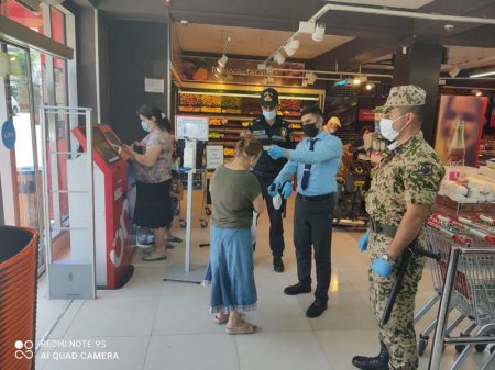 Bakıda marketlərdə polis postları yaradıldı, maskasız giriş qadağan edildi - FOTO