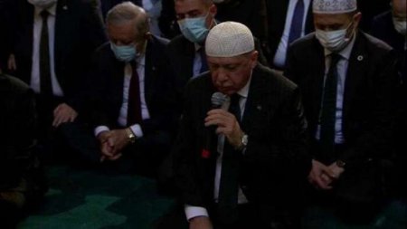 Tarixi gün! Ərdoğan Ayasofyada Quran oxudu - VİDEO