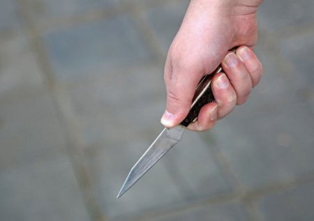 Bakıda ata iki yaşlı oğlunu öldürmək istədi