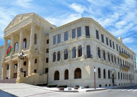 Rüşvət alarkən tutulan sabiq vergi müfəttişlərindən xəbər var