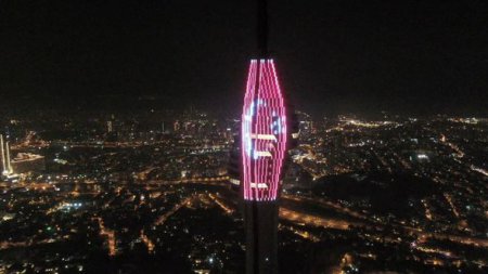 İstanbulda Televiziya və Radio Qülləsi üçrəngli bayrağımızın rənglərinə büründü - FOTO