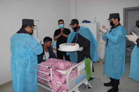 Polislərdən yaralı əsgərlərimizə sürpriz - FOTO