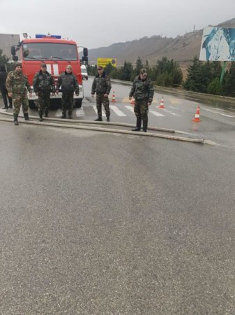 Yol Polisindən yağışlı hava ilə bağlı XƏBƏRDARLIQ - FOTO