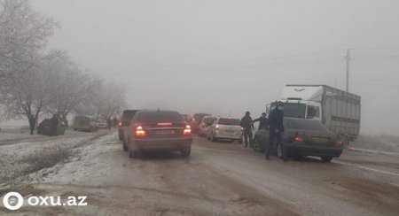 Qarlı hava Bakı-Şamaxı-Yevlax yolunu iflic etdi - FOTO