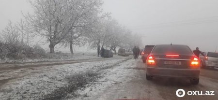 Qarlı hava Bakı-Şamaxı-Yevlax yolunu iflic etdi - FOTO