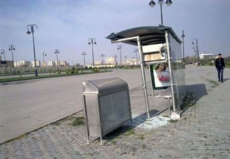 İctimai nəqliyyatın yoxluğunda bazara çevrilmiş dayanacaq - FOTO