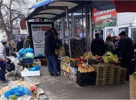 İctimai nəqliyyatın yoxluğunda bazara çevrilmiş dayanacaq - FOTO