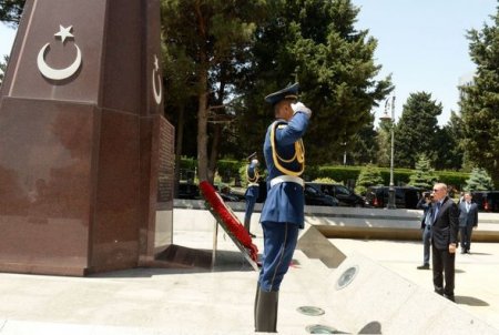 Türkiyə Prezidenti şəhidlərin xatirəsini ehtiramla yad edib - FOTO