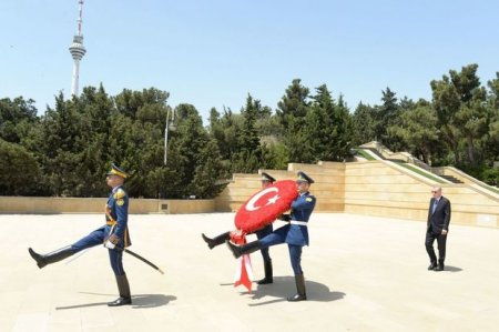 Türkiyə Prezidenti şəhidlərin xatirəsini ehtiramla yad edib - FOTO