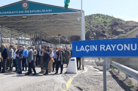 Xarici diplomatlar Laçında Bayraq meydanı ilə tanış olublar - YENİLƏNİB + FOTO