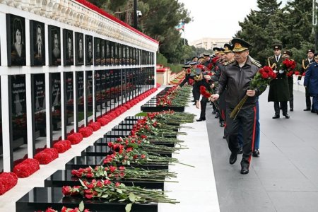 MN rəhbərliyi Şəhidlər xiyabanını ziyarət etdi.