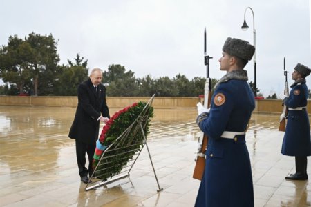 Prezident 20 Yanvar şəhidlərinin xatirəsini yad etdi.