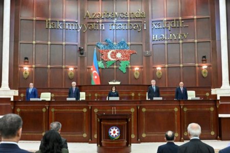 Parlamentin iclası başladı