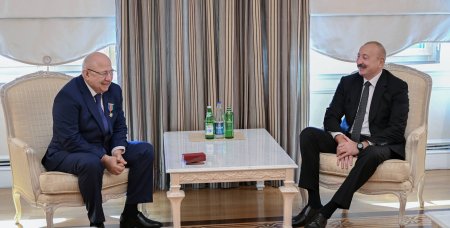 İlham Əliyev Dağıstanın tanınmış ictimai-siyasi xadimi Qurban Qurbanova “Dostluq” ordenini təqdim edib