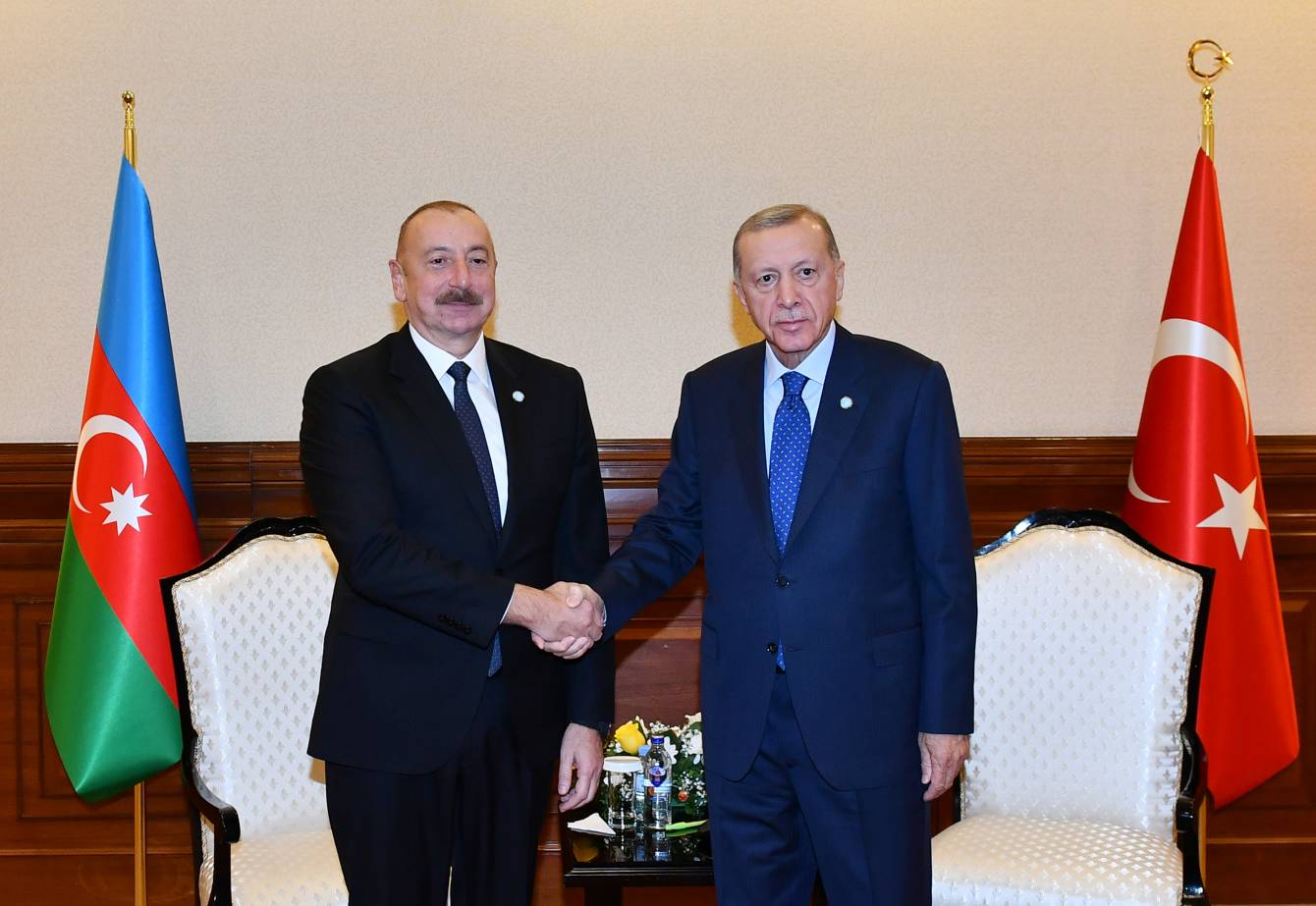 Türkiyə Respublikasının Prezidenti Rəcəb Tayyib Ərdoğan dekabrın 24-də Azərbaycan Respublikasının Prezidenti İlham Əliyevə zəng edib.